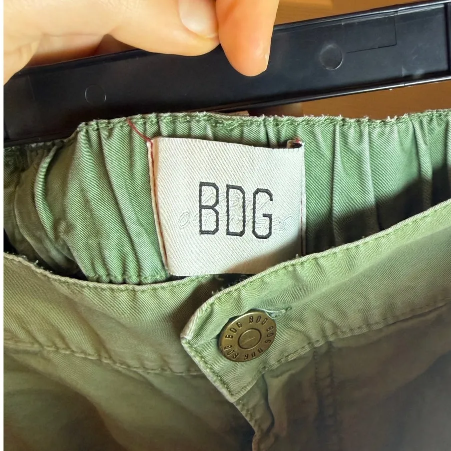 BDG Size 2 Cargo Green Baggy Pants - Image 4
