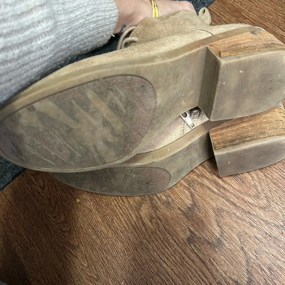 Women's Tan Lace - Image 4