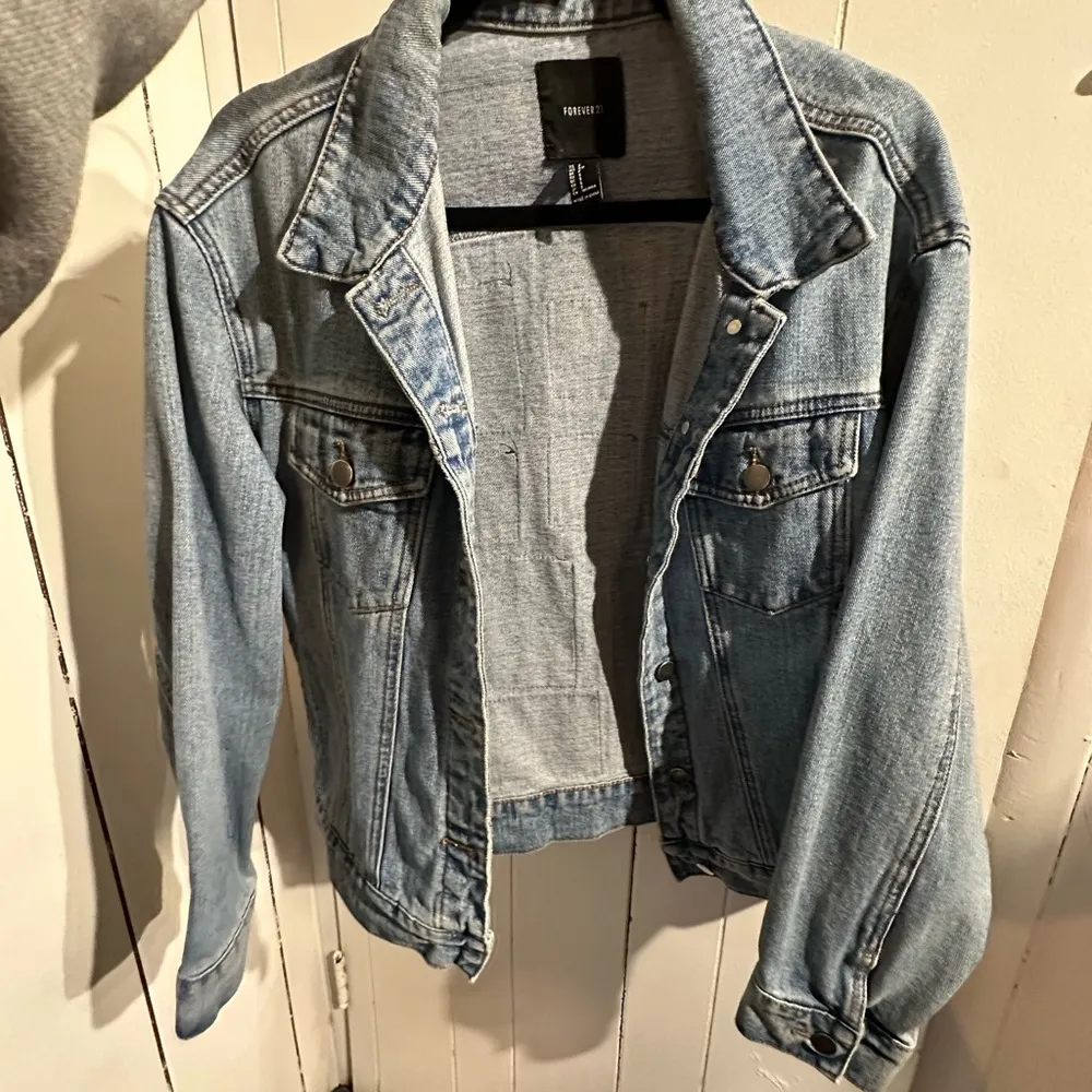 Forever 21  Jean jacket with photos on back - Image 3