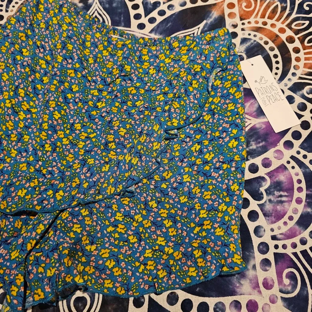 NWT Women’s Patrons Of Peace Boutique Skort Blue Floral Ruffled Size Medium - Image 7