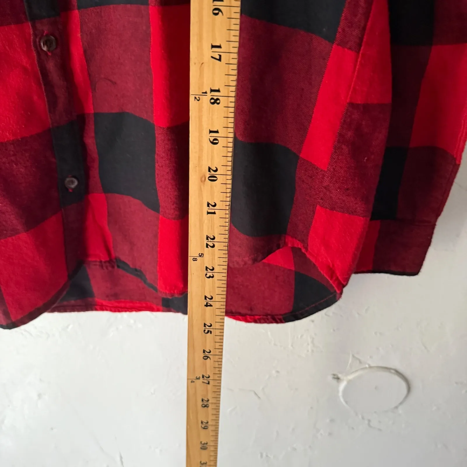 Old Navy Red Black Buffalo Plaid Grunge Shirt Womens  L Long Sleeve Button Up - Image 6