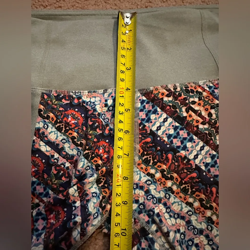 Athleta Nomad Salutation Mesh Abstract Print Capri Leggings - Sz Medium - Image 5