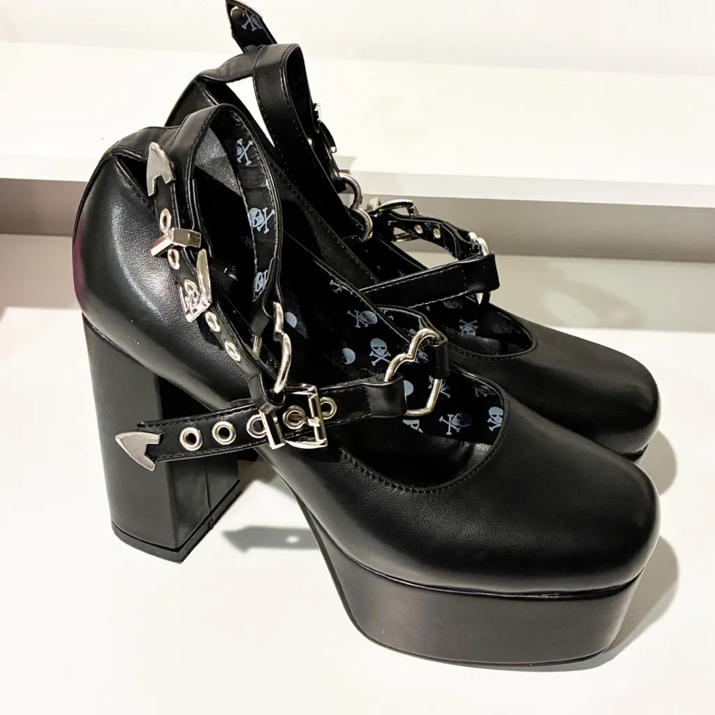 La Moda WALK WITH FAITH PLATFORM HEELS Black Silver Buckle Heart Size 39/US 8 - Image 4