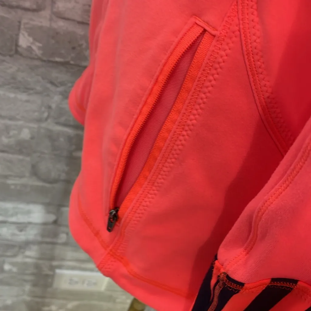 Lululemon Forme Jacket
Light Flare / Classic Stripe Light Flare Inkwell /Inkwell - Image 6