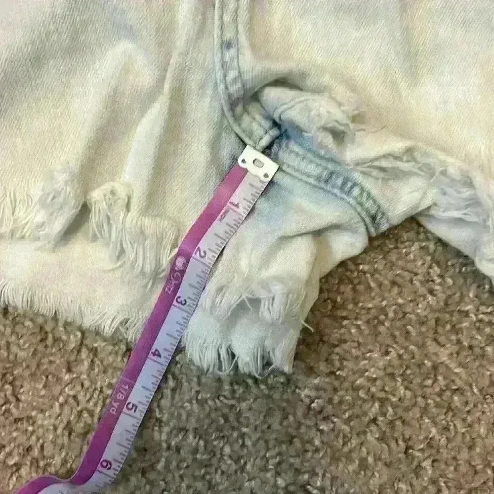 Rue 21 Acid Wash Denim Shorts Embroidered Pockets Frayed Hem‎ Size 7/8 Blue - Image 8