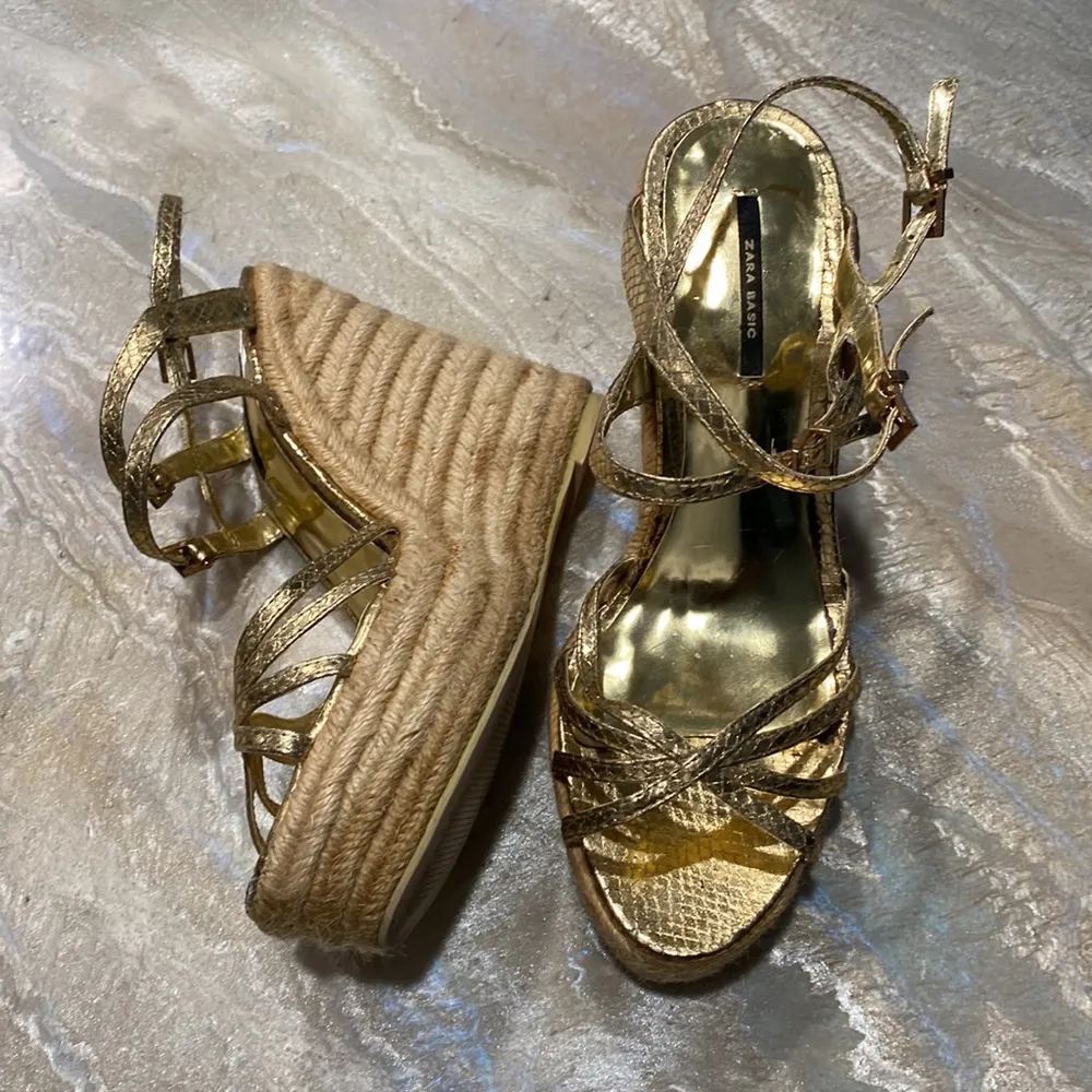 Zara Platform Gold Sandals Size 9 - Image 3