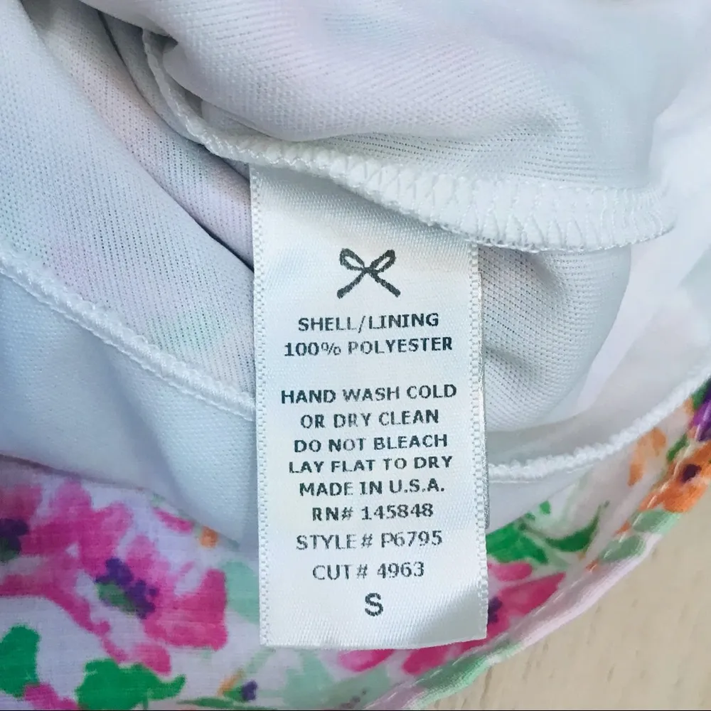 NWT Boutique floral cold shoulder romper size small - Image 7