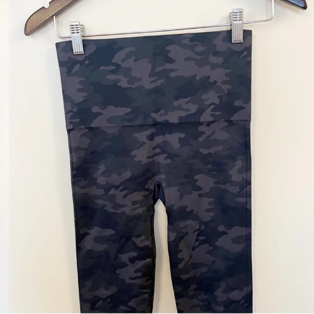 Spanx Blue Camo Seamless High Rise Leggings Size Small Ankle Fit Compression - Image 5