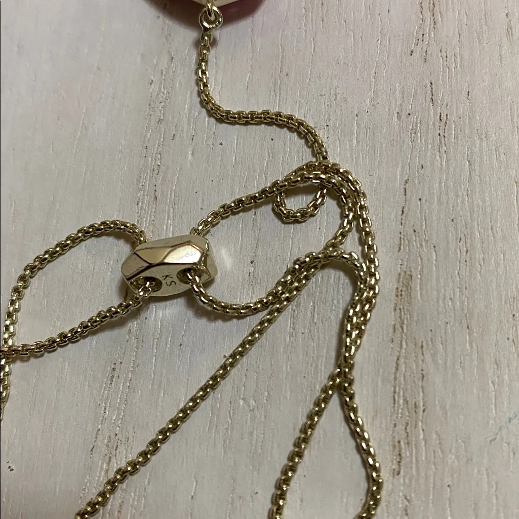 Kendra Scott Elisa Magenta Magnesite/gold color border pendant necklace - Image 5