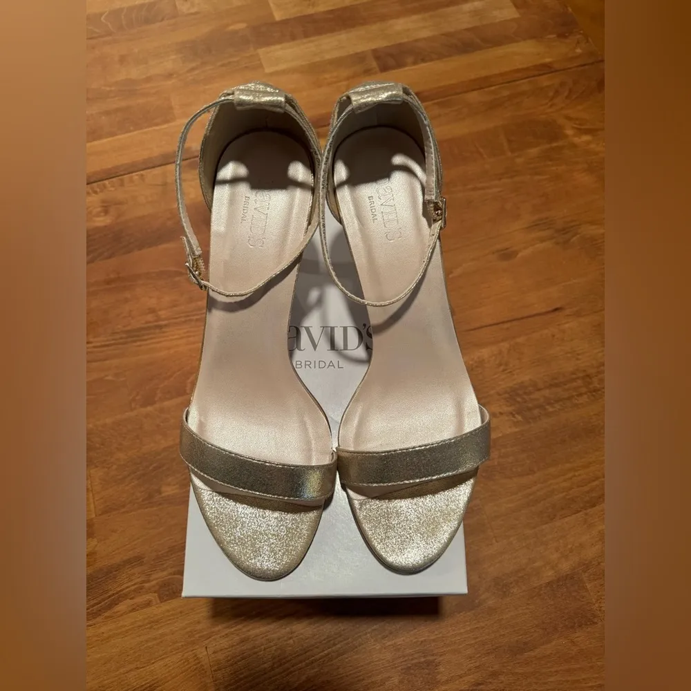 David's Bridal  Gold Heels Wedding Bridesmaid Shoes Metallic 65050971 In Box - Image 7