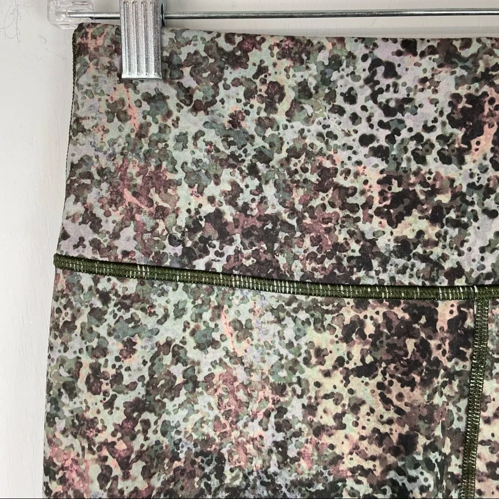 Fabletics Powerhold Define High Waisted 7/8 Leggings Earthen Print Sz Medium - Image 7