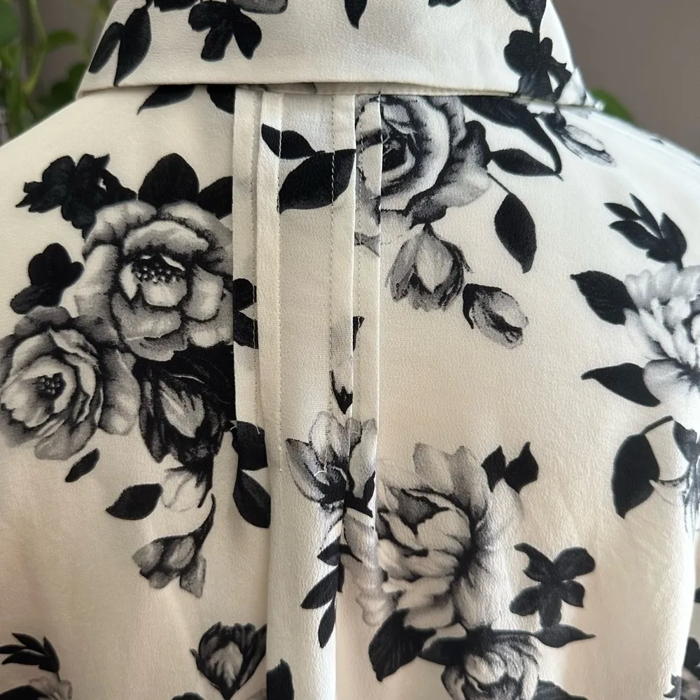 White House Black Market Black and White Floral Button Down Shirt - Image 5