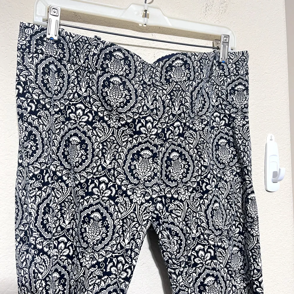 J. Crew Women's Winnie Pants Size 10 Stretch Pull on navy cream print - Image 2