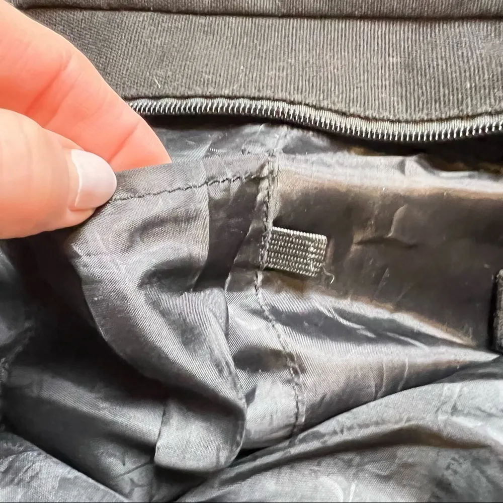 Robin Ruth Floral Canvas Las Vegas Bag. - Image 7