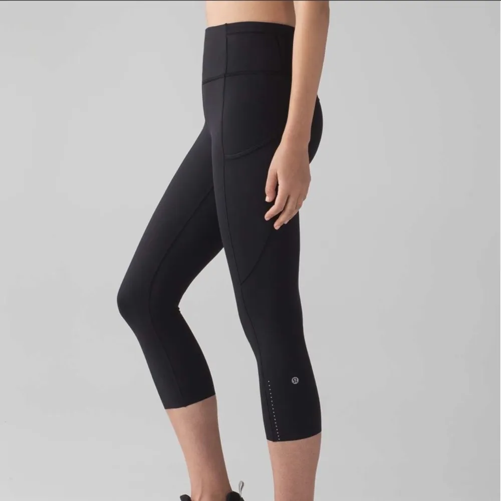 Lululemon Fast & Free Crop II Nulux 19" Leggings Women’s Sz 4 - Image 3