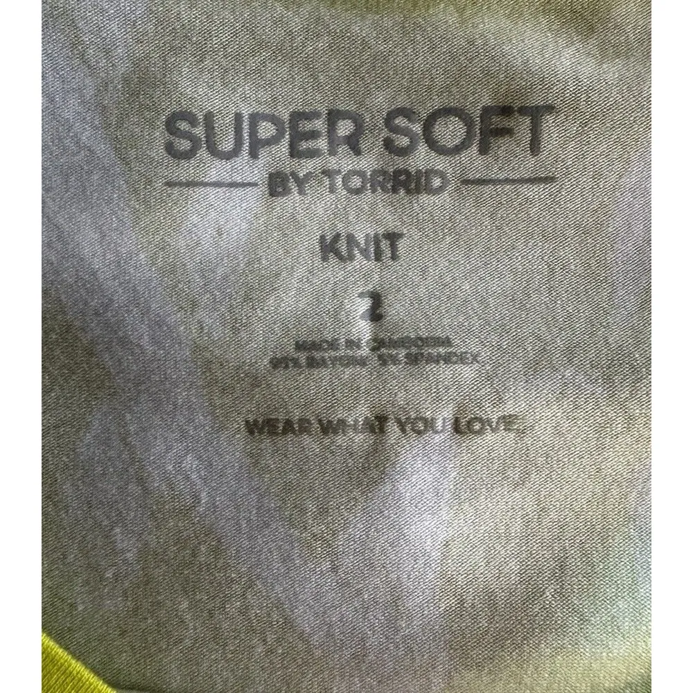 NWOT Torrid Plus Super Soft Knit T-Shirt Tropical Palm Lime Punch Crew Top 2X - Image 6