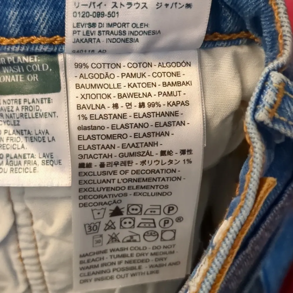 Levis premium 501 button fly distressed shorts size 26 - Image 6
