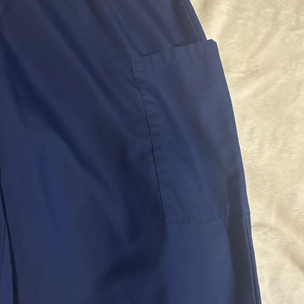 Cherokee Blue Cargo Scrub Pants with Straight Leg Design excellent condition - Image 5