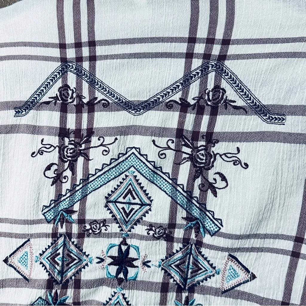 Shyannae White and Burgundy Long Sleeve Embroidery  Country  Shirt Size L - Image 4