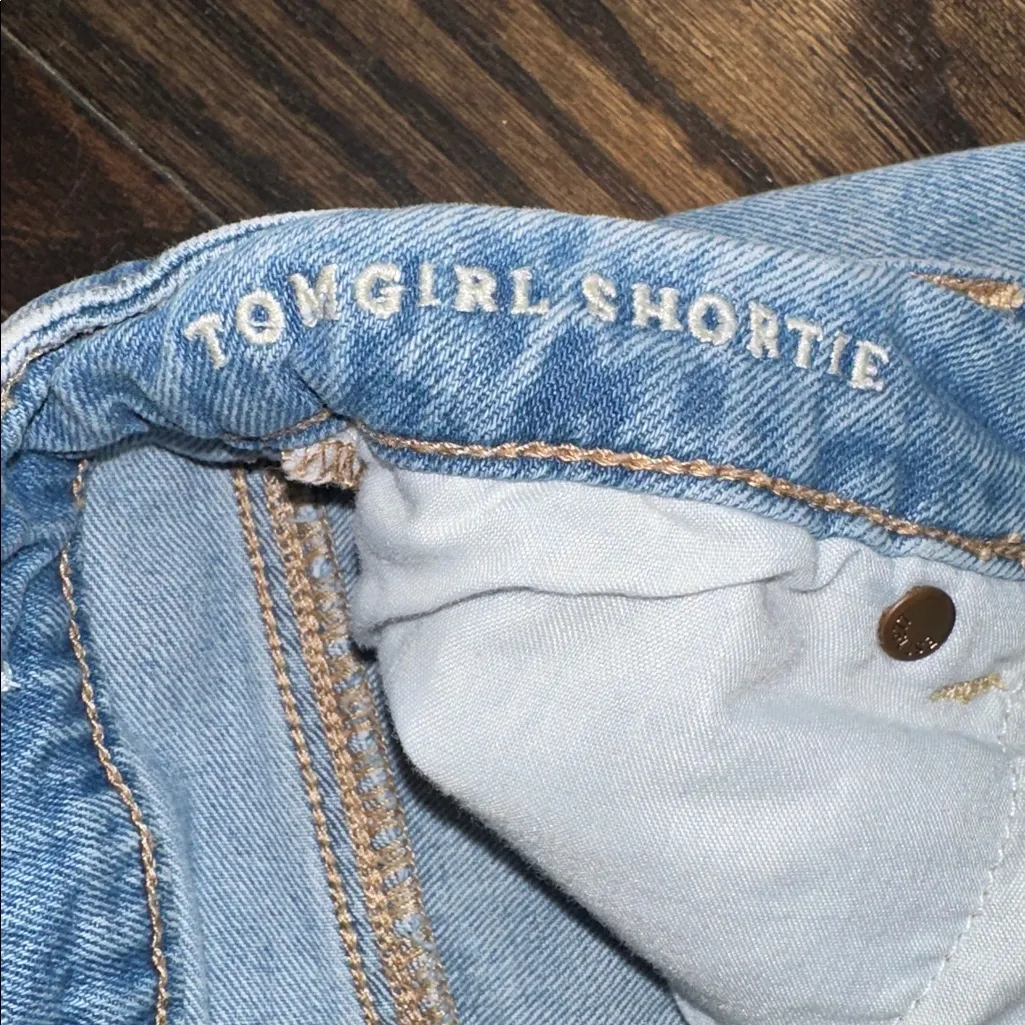 American Eagle Outfitters Blue Distressed Jean tomgirl shortie shorts size 2 - Image 4