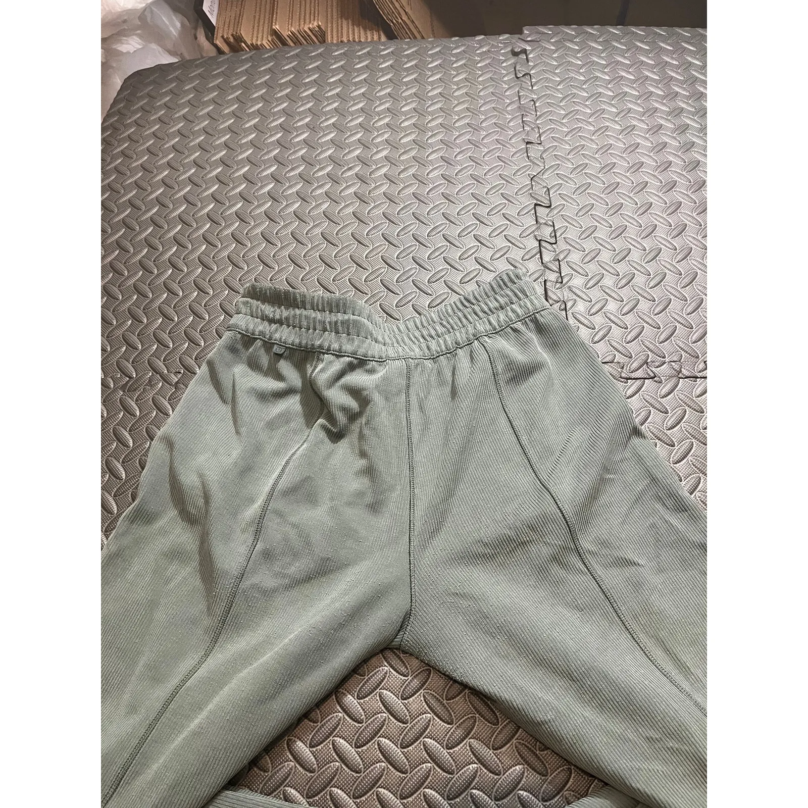 Lululemon  Ribbed Softstreme Flared Pant Regular Green Womens Size 8 - Image 8