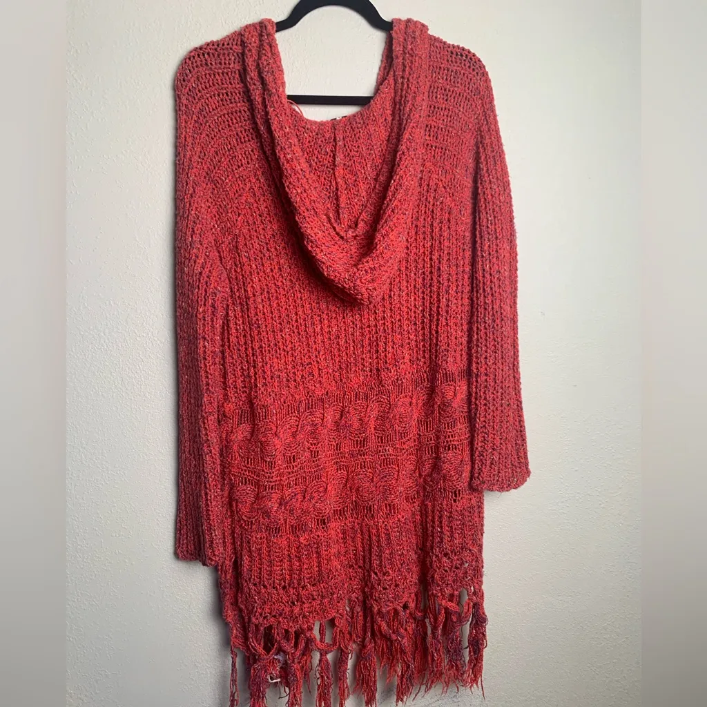 Free People Women Size Medium Santa‎ Rosa Red Hooded Fringe Hem Crochet Sweater - Image 6