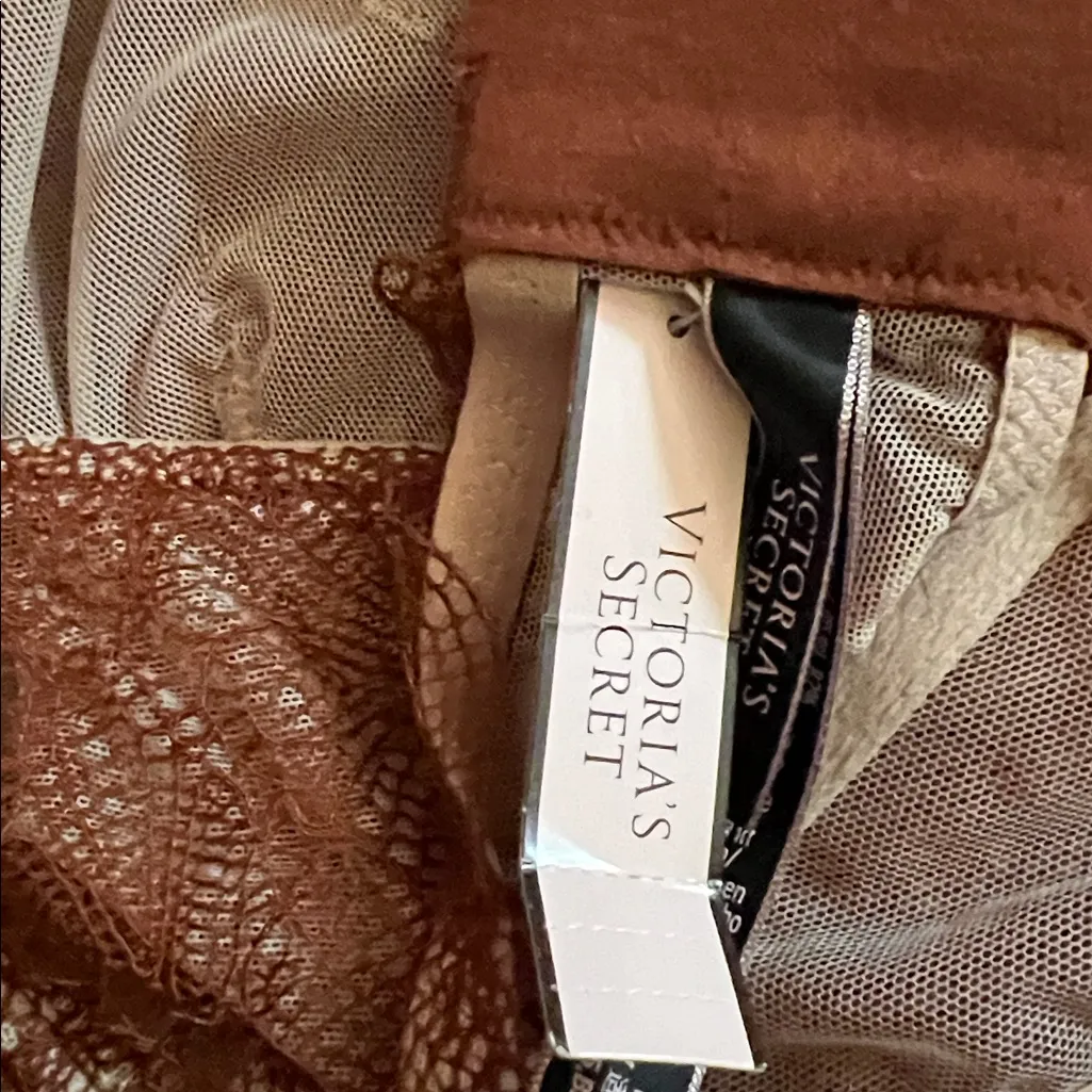 NWT - M - Victoria's Secret Lace Halter Bralette in Brown - Image 4