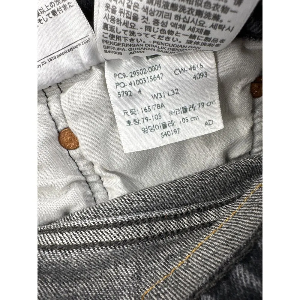 Levi's - Cut Off Shorts in Gray - Image 2