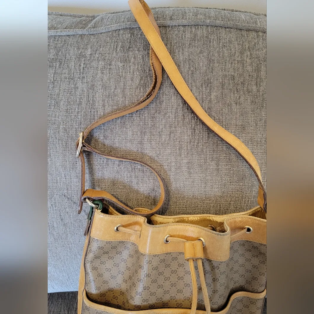 Gucci Canvas Crossbody Bucket Bag. - Image 5