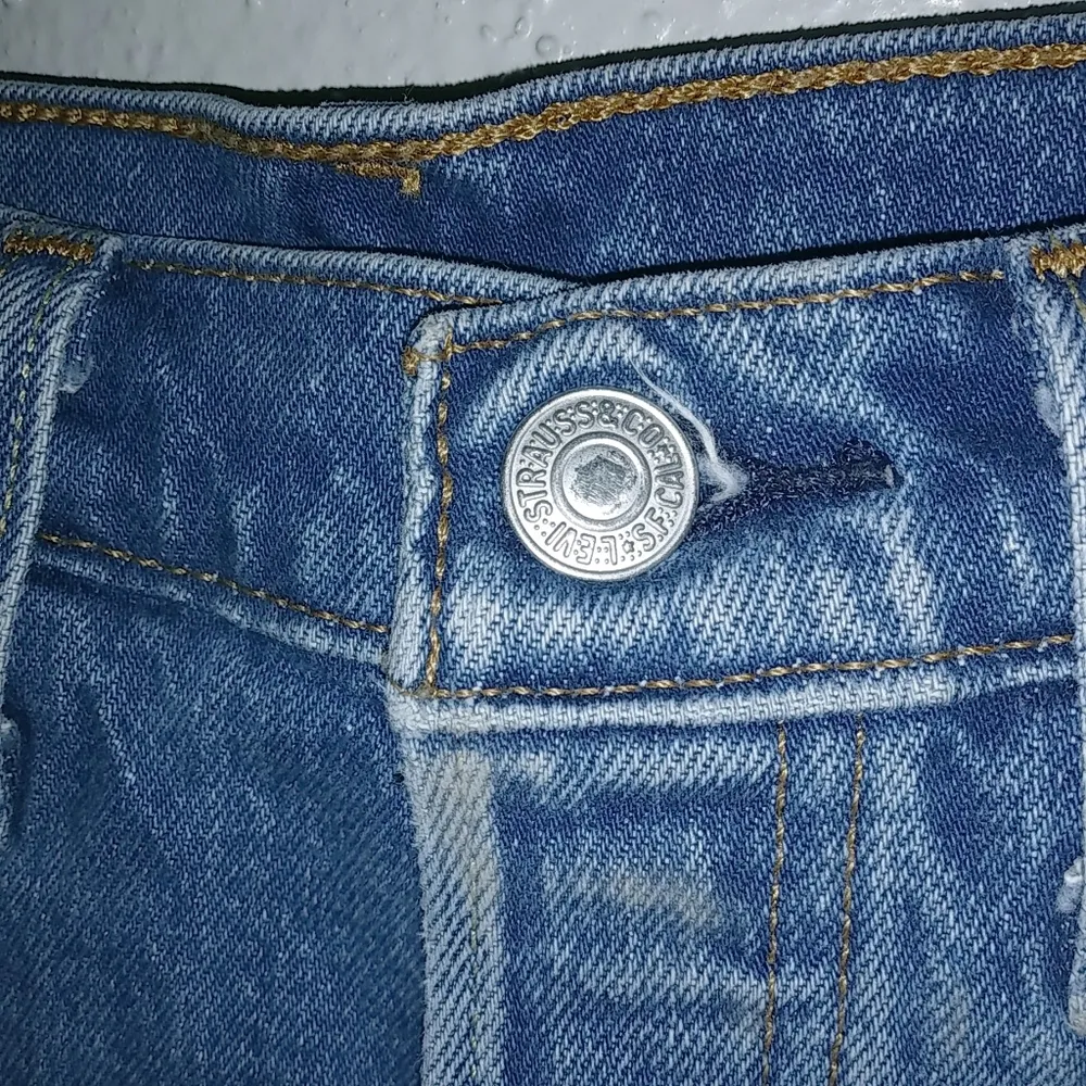 Levis 501 27 High Waisted Raw Hem Jeans Shorts - Image 8