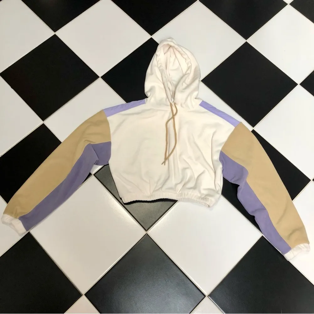 NWT Forever 21 Color Block Cropped Hoodie Sweatshirt Cream Tan Lavender Neutrals - Image 5