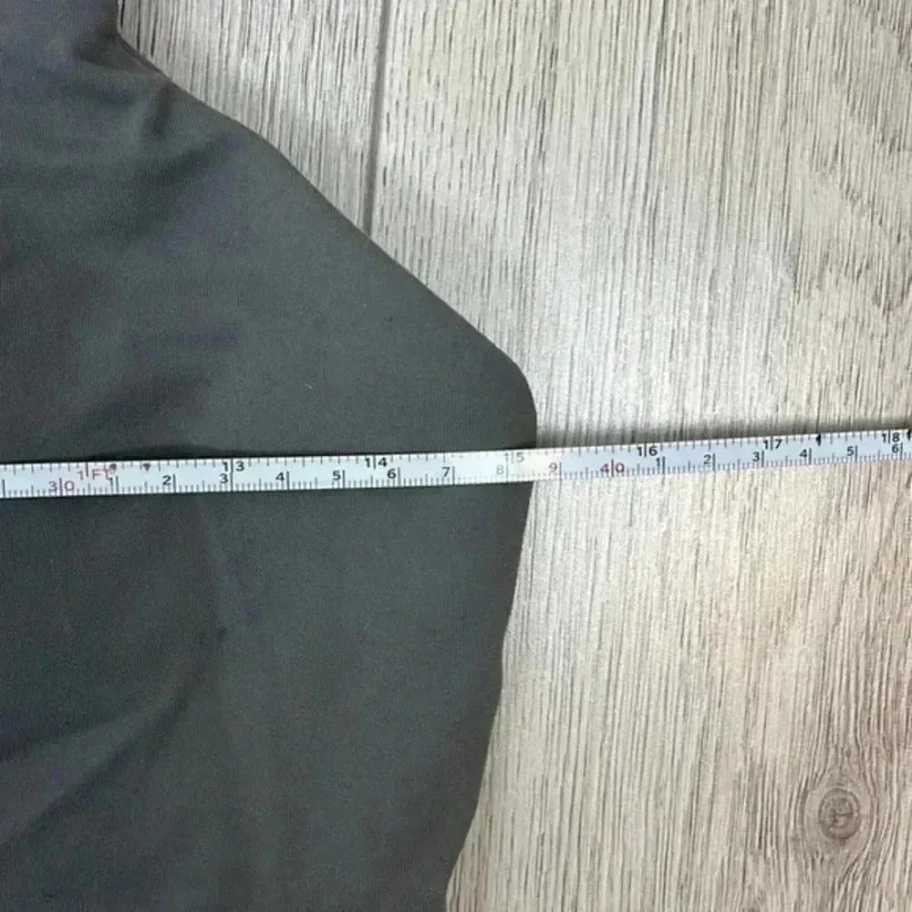 Grey Cropped Workout Tank (Unknown Brand) Size L - Image 6