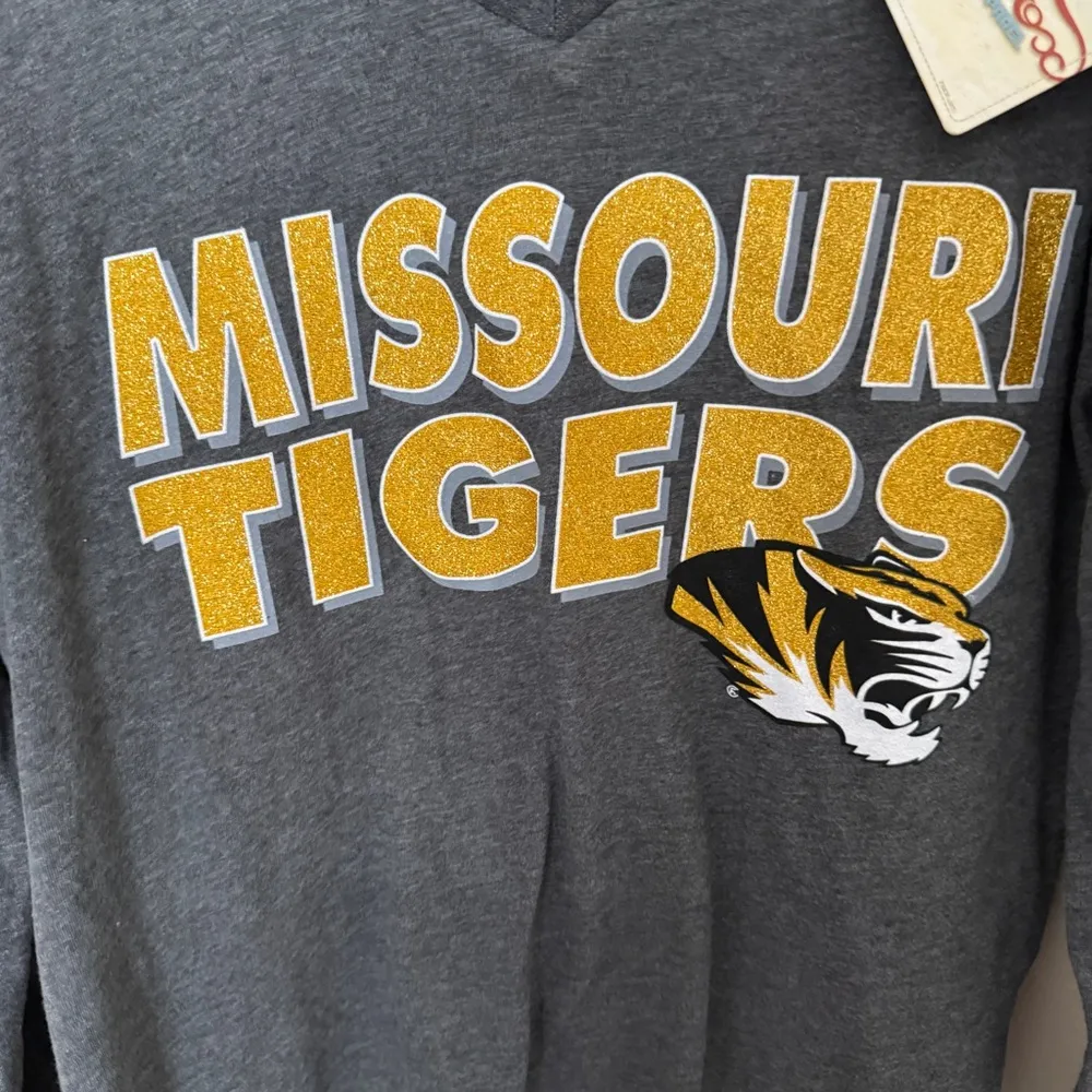 Brand New University Of Missouri Womens V-Neck Long Sleeve Top Large Tiger Logo - Image 4