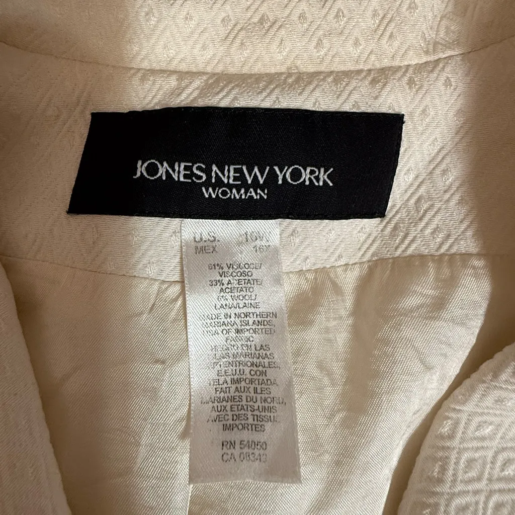 Jones New York Chico's Ivory Button-Up Blazer - Image 4