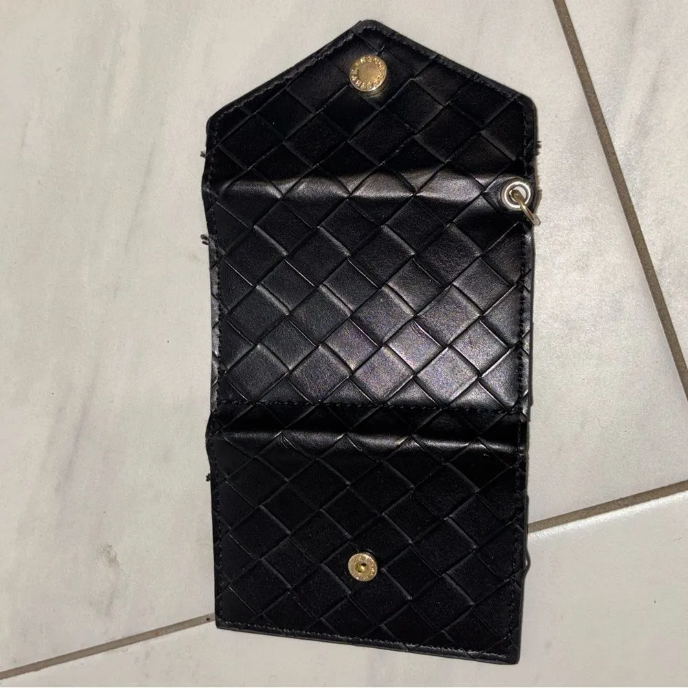 Elegant Black Steven Madden Woven Wallet - Image 5