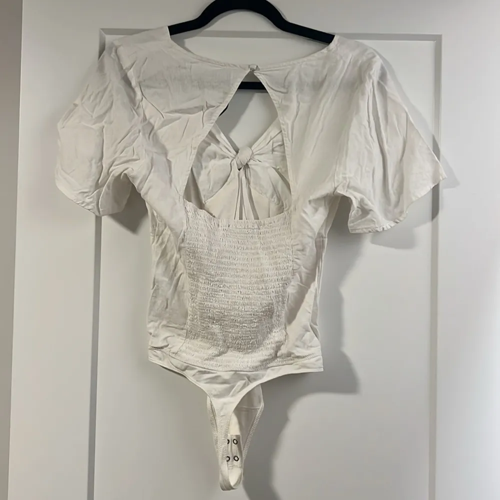 A&F Flowy White Top - Image 3