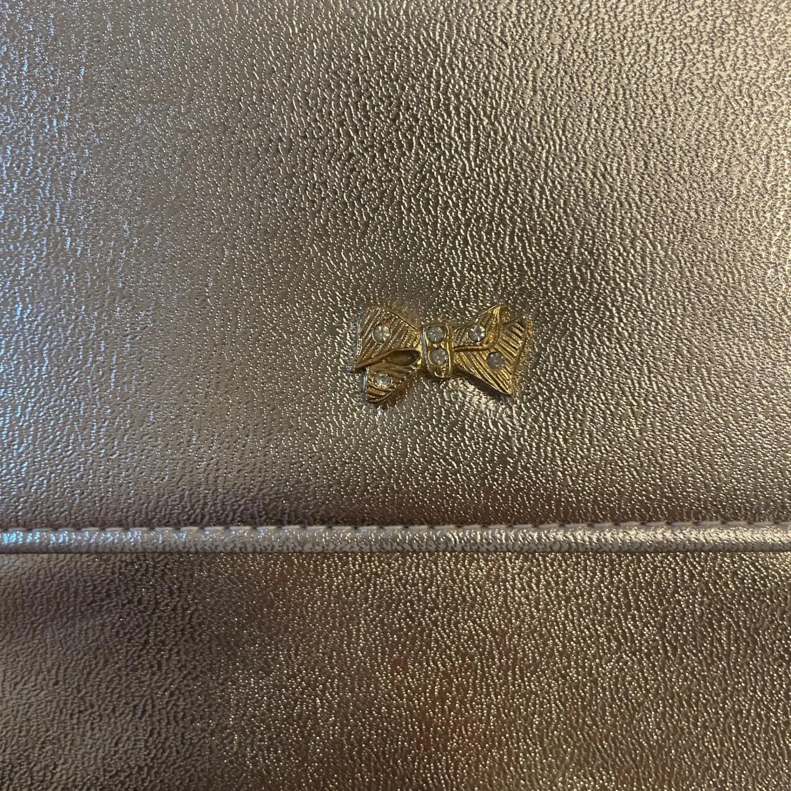 Gold Metallic Clutch Evening Bag Bow Accent Chain Strap Event Party Leather Vtg - Image 4