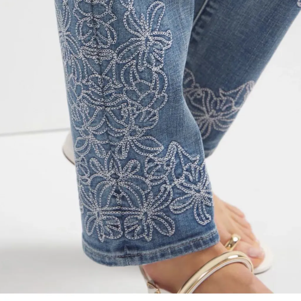 WHBM Mid-Rise  Everyday Soft Embroidered Girlfriend Jeans sz 14 EUC - Image 3