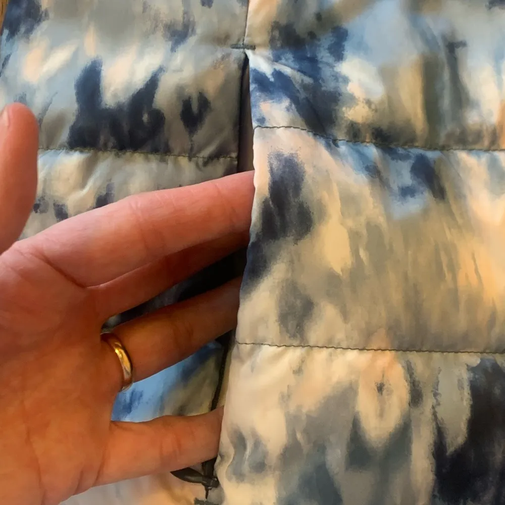 Eddie Bauer Medium Watercolor Tye-dye Blue Pink White 80% Down Vest Full Zip - Image 3