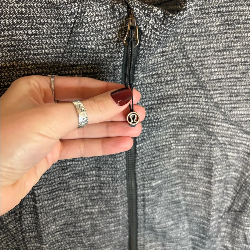 lululemon define jacket size 8 - Image 3