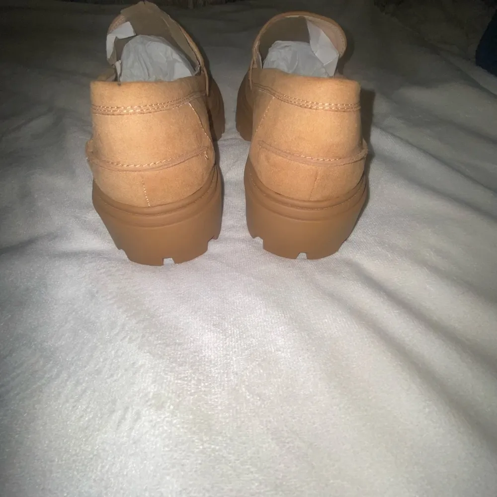 BRAND NEW Womens Chunky Platform Felt/Suede Tan Loafers Size 9.5 - Image 6