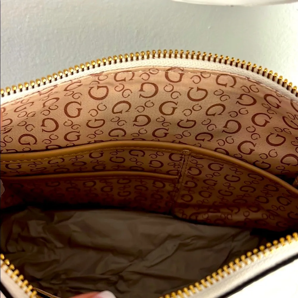 Guess  | White Shoulder/Crossbody Bag w/ Wallet 🤍 - Image 7