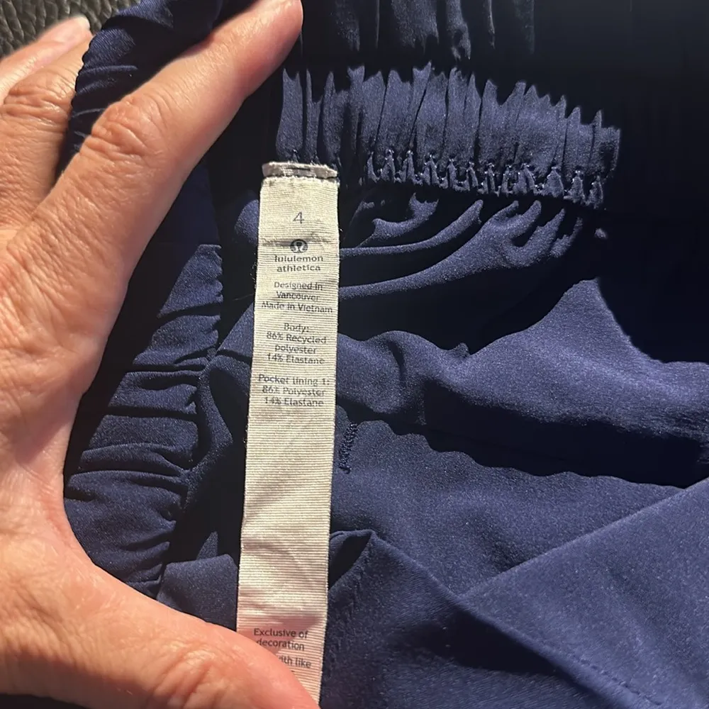 Lululemon  drawstring jogger shorts - Image 6