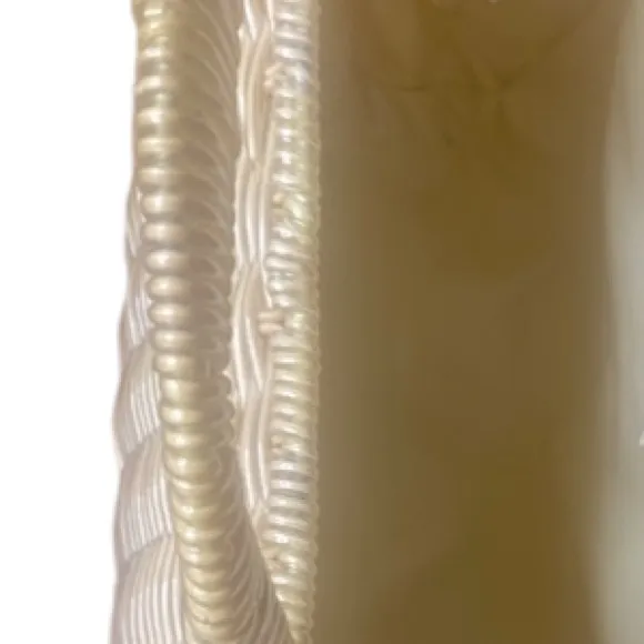 Elegant White Woven Handbag
Cottagecore coquette coastal grandmacore Gold - Image 4