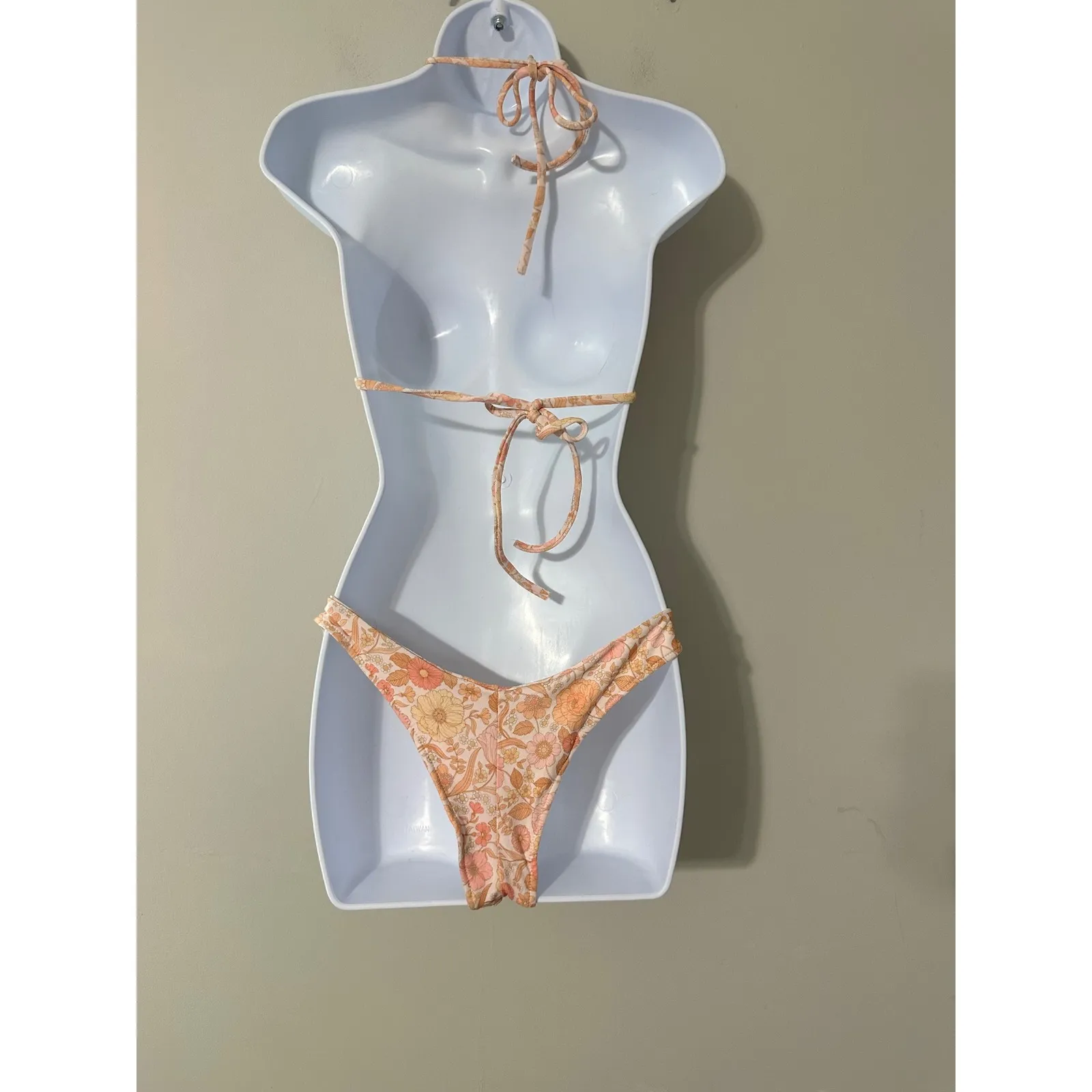 Bikinis by Jacklyn Floral Print Halter Triangle Bikini Set Small Peach Pink Sz s - Image 4