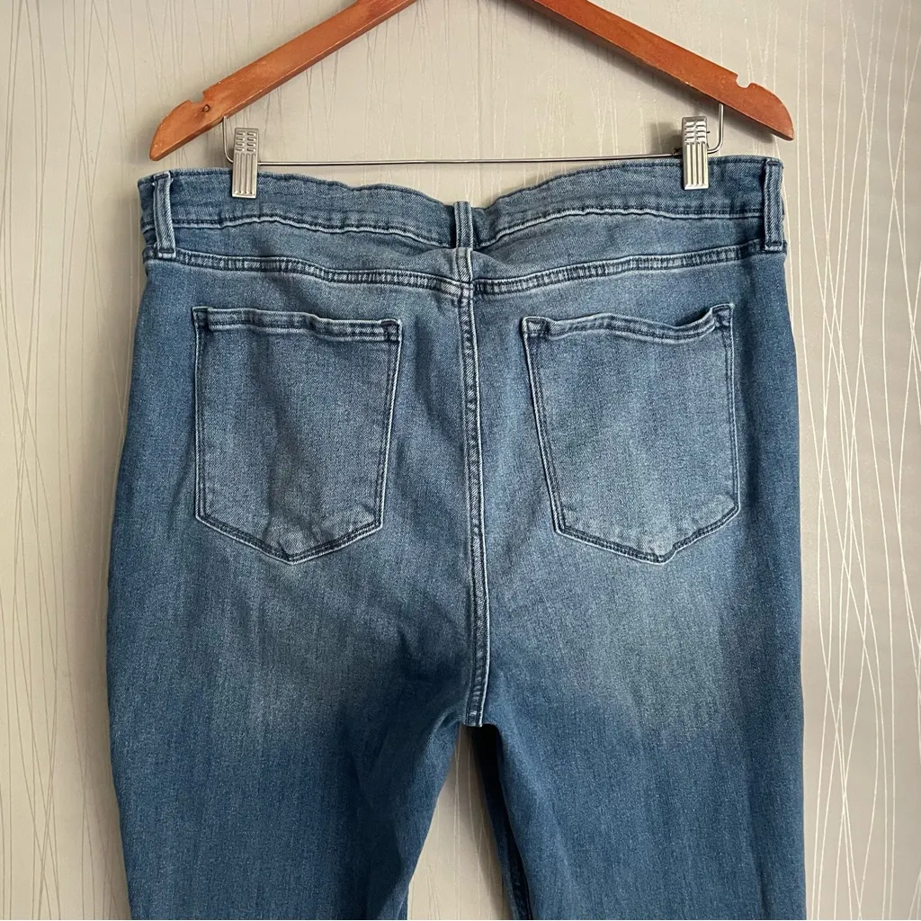 Old Navy Wow Jeans Women’s size 18 Short Hugh Rise Stretch Denim - Image 6