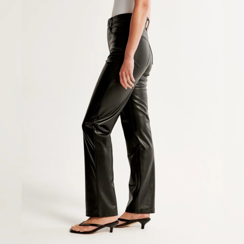 Abercrombie & Fitch Vegan Leather 90s Straight Pant Curve Love - Black - 24/00 - Image 4