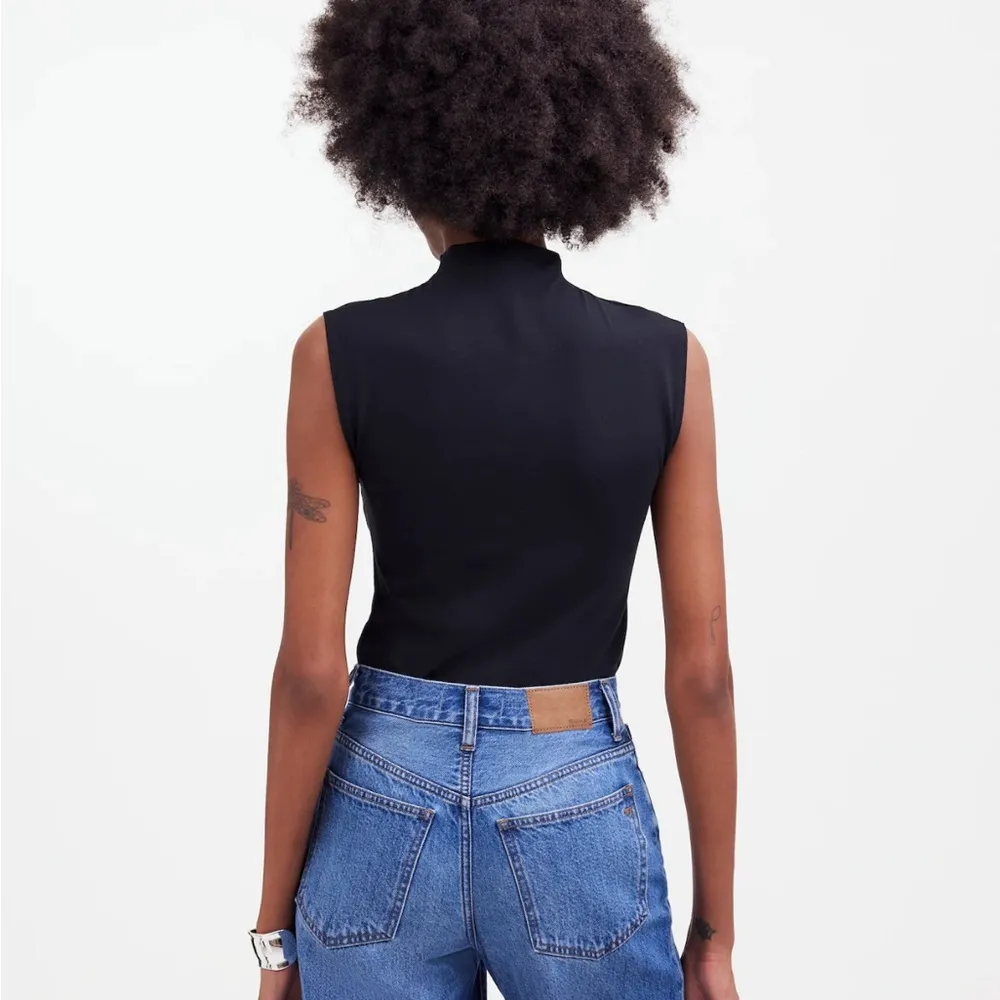 Funnelneck Cropped Muscle Tee in True Black Size XSmall NWT - Image 4