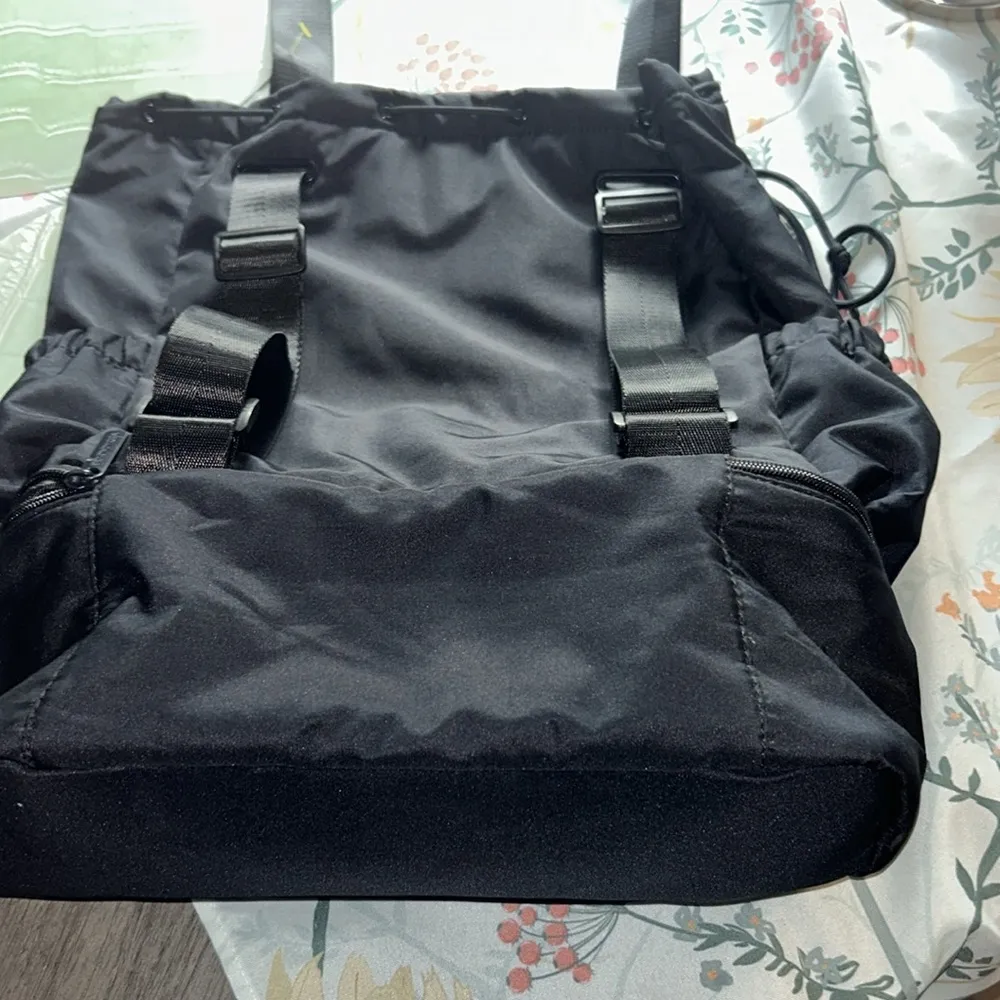NWT Beyond Yoga Covertible Gym Bag - Image 7