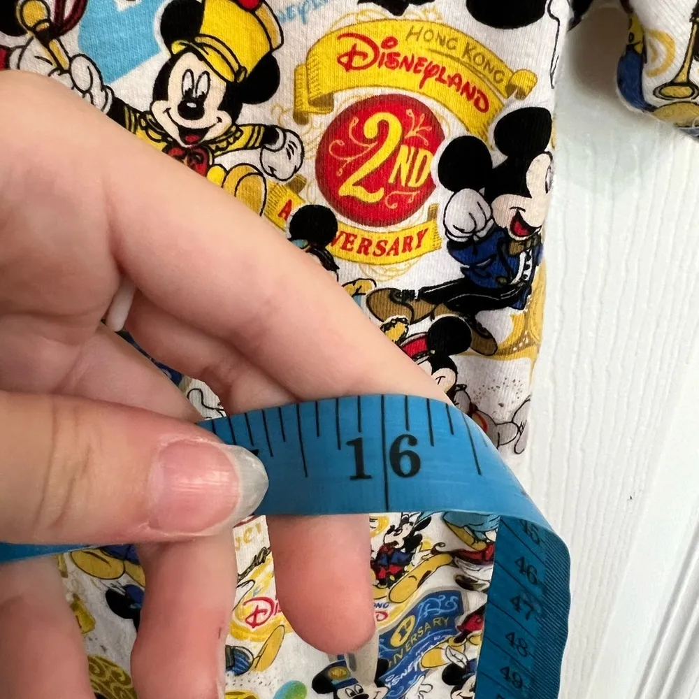 Hong Kong Disneyland limited edition 10 year anniversary shirt size XS - Image 5